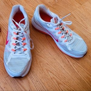 Nike Women’s Dual Fusion Size 9.5